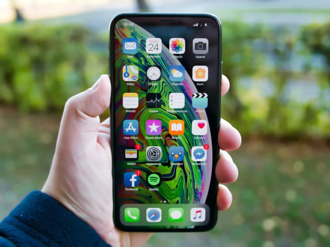 iPhone XS Max: Ile cali ma ekran i czy warto go kupić w 2026?