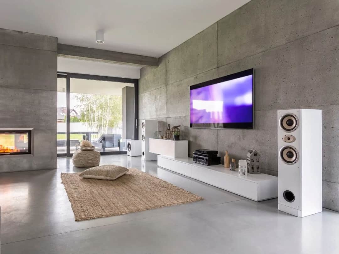 Jak podłączyć głośniki do telewizora? Odkryj najlepszą metodę!